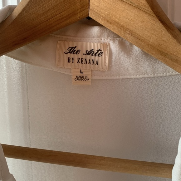 Women’s cream coloured sheer button up sleeveless blouse size Medium by Zenana - Picture 2 of 8